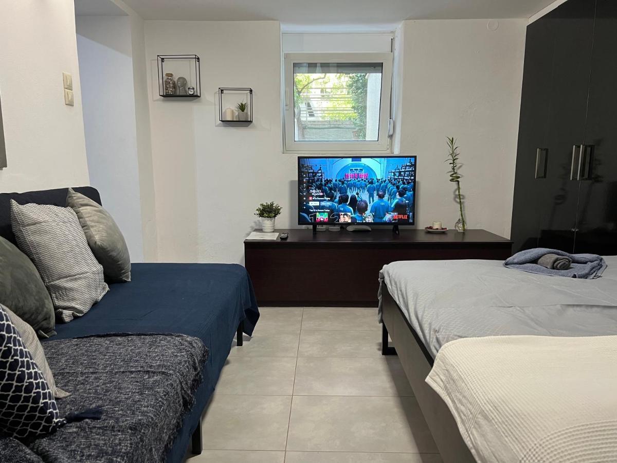 Glyfada Coast Studio Apartment เอเธนส์ ภายนอก รูปภาพ